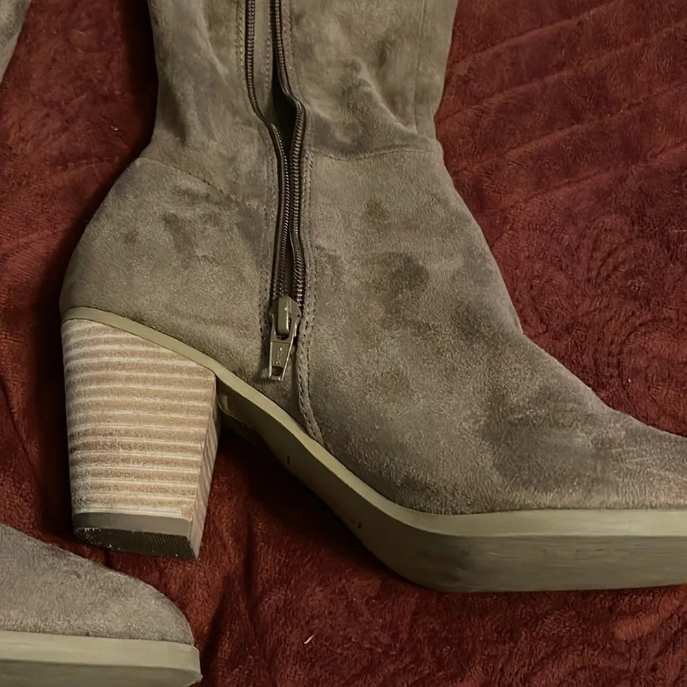 REPORT over the knee boots 3”heels suede feel women’s size 9 Taupe color walking